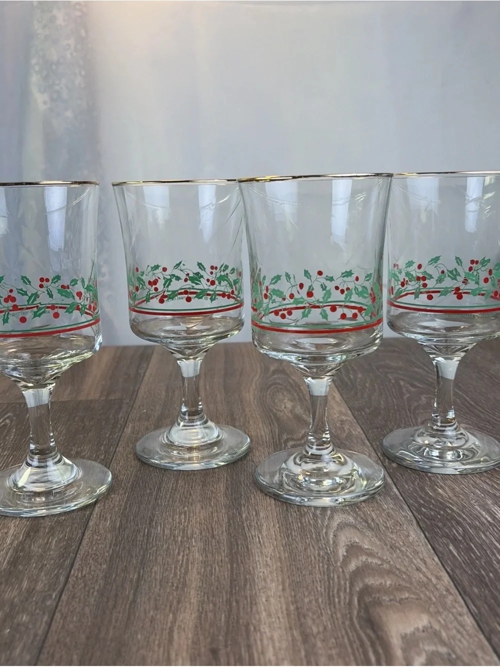 Set of 4 Arby's 1986 Christmas Glass Set Holly Berry Stemmed Goblets Glasses